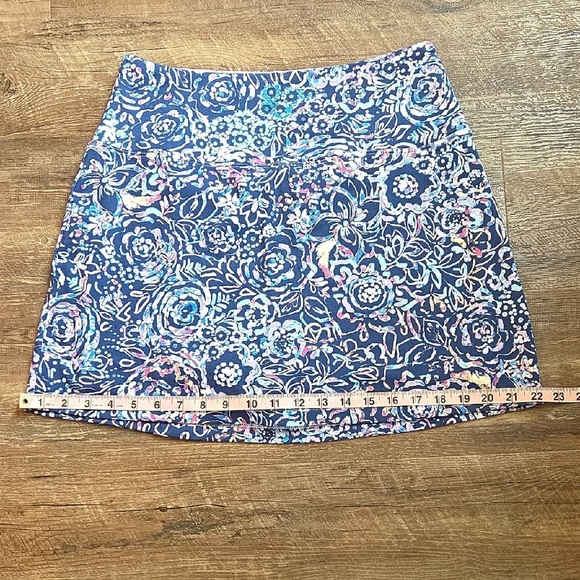 Slender Shaped Blue Multi-Colored Skort With Built- In Slimming Size Med - Picture 9 of 9